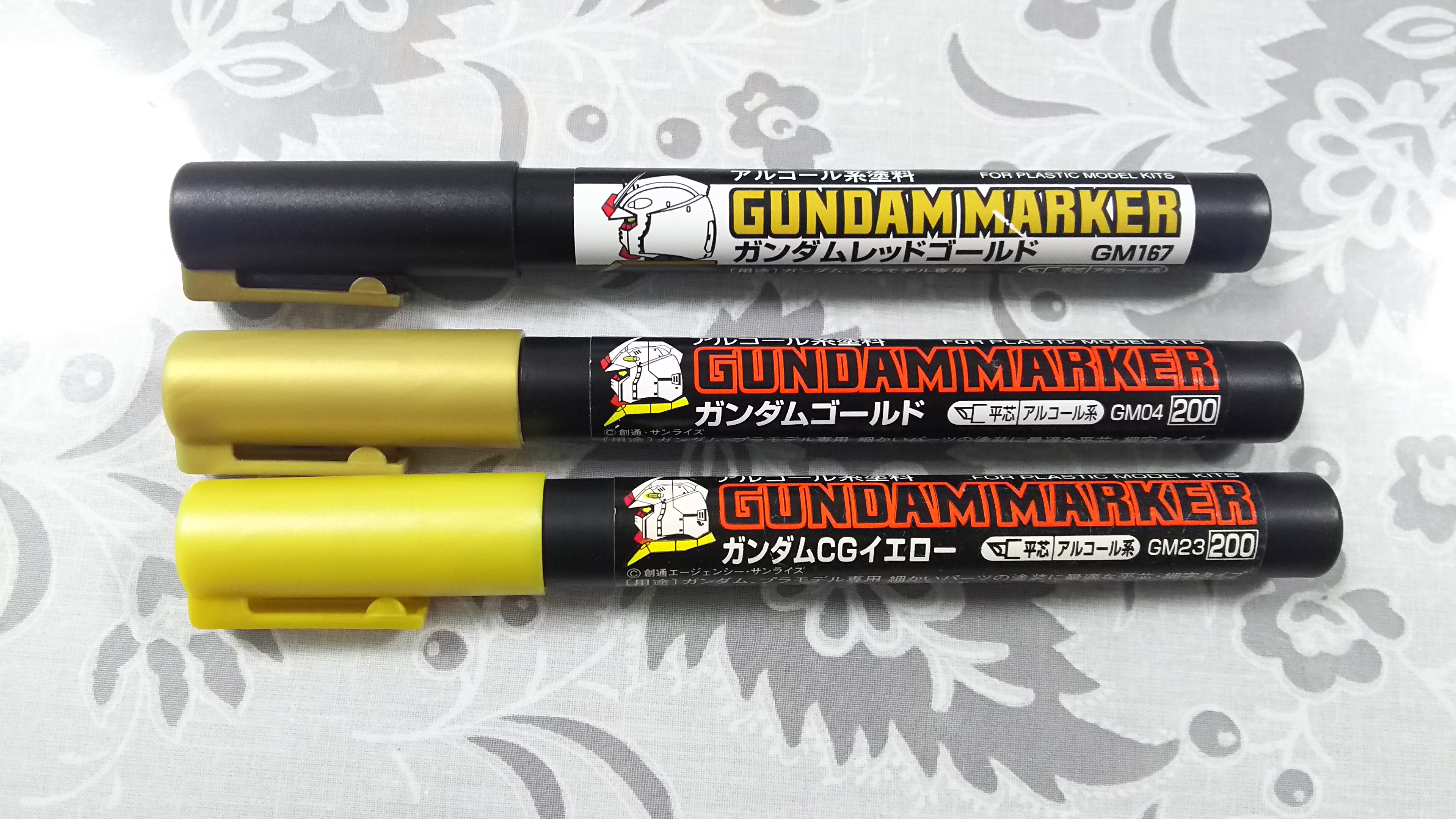 嵩葉 隼雪 ガンダムマーカーはいいぞ ゴールドが特に経年劣化に弱いのは先刻承知のことだろう だが待て 暫し その上にcgイエローを重ね塗りすることで塗装後数年を経てもその輝きを維持できるのだ V字角 顎側嘴 翼先端 問題は Cgイエロー単品