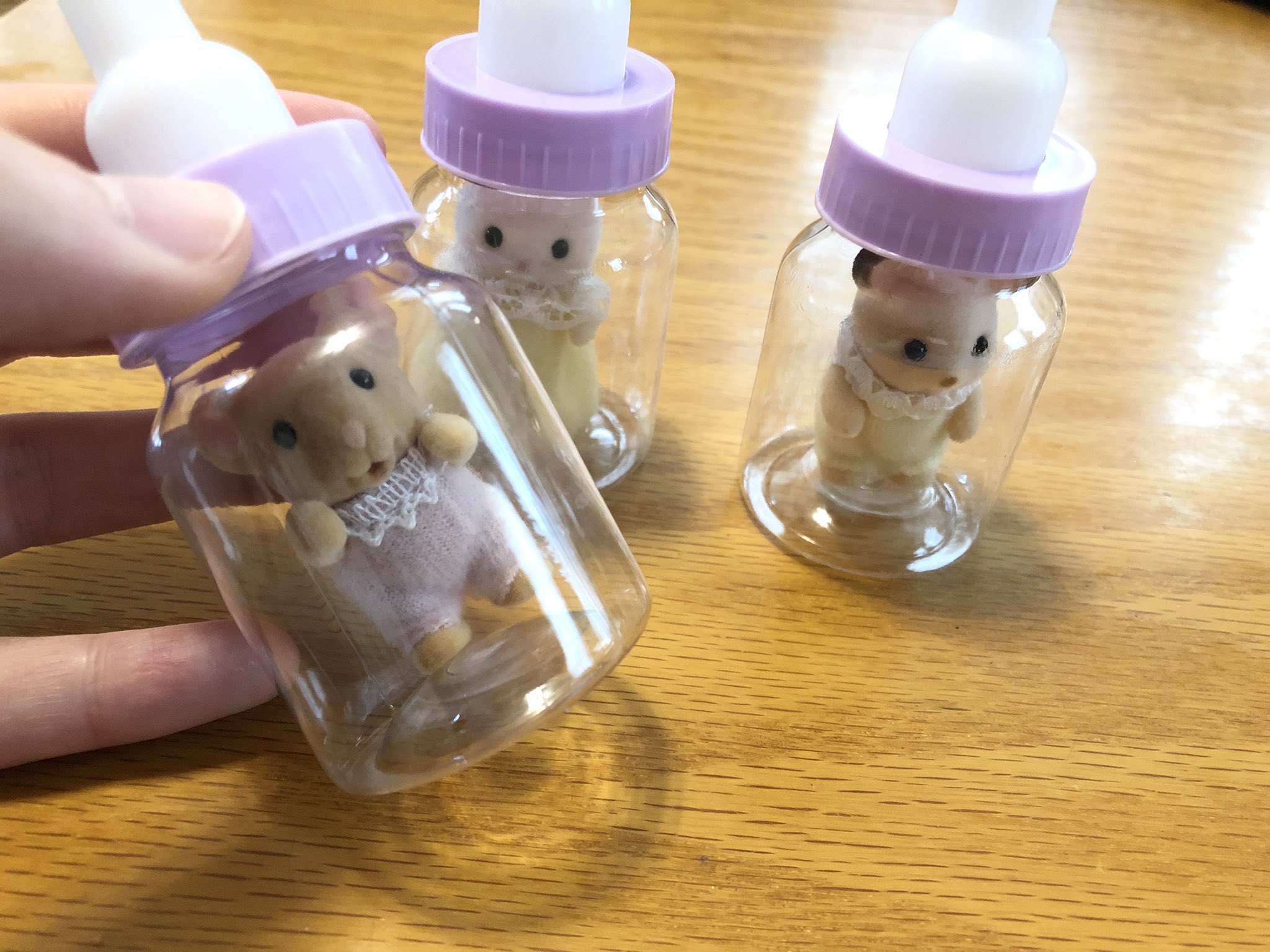 スノ この前ツイッターで誰かが言ってたダイソーのヘアゴムの哺乳瓶ケースに赤ちゃん入れるやつ 今日セリア行ったら3個セットになってるの見つけたから買っちゃったよね これは可愛い 考えた方 どなただったかな 私の写真が雑すぎて良さが伝わら スノ この前ツイッターで誰かが言ってたダイソーのヘアゴムの哺乳瓶ケースに赤ちゃん入れるやつ 今日セリア行ったら3個セットになってるの見つけたから買っちゃったよね これは可愛い 考えた方 どなただったかな 私の写真が雑すぎて良さが伝わら