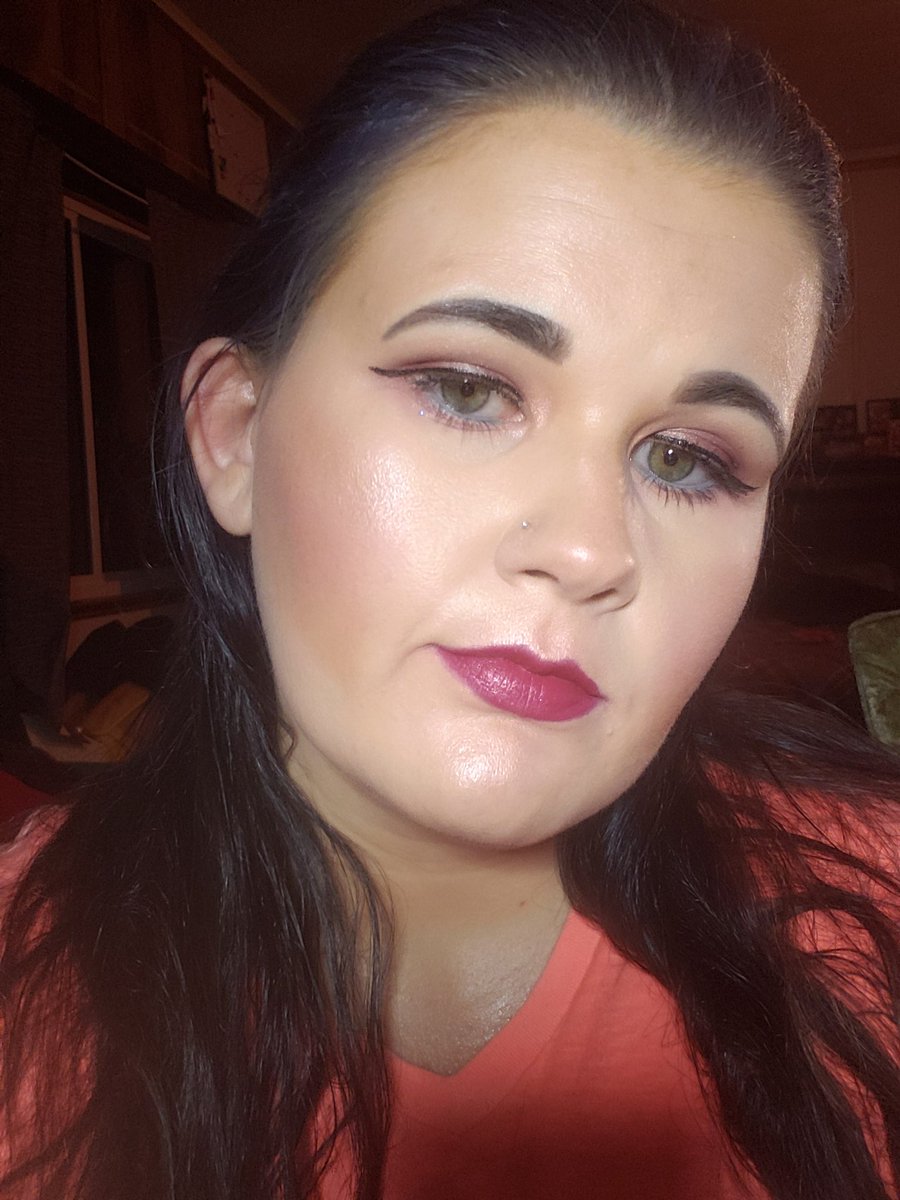 LaramieCrissman's tweet photo. #lookoftheday #fullface #makeupjunkie #beautyobsessed #undiscovered_mues used @elfcosmetics #flawlessfoundation and #browpomade @JeffreeStar #cherrywet @NyxCosmetics #borntoglowconcealer @Maybelline #maybellinefitmeloosepowder https://t.co/1rkPJF68ng