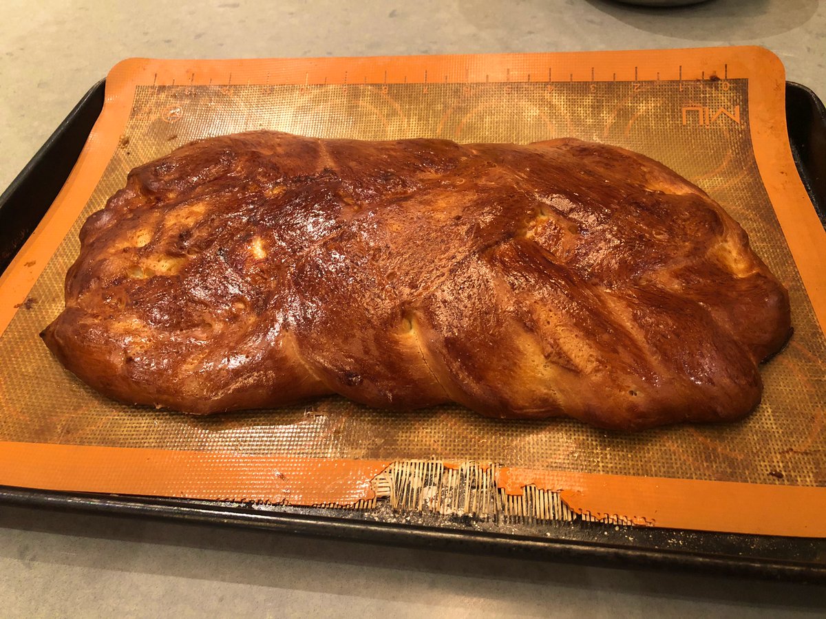 satiateme's tweet image. Looks like 💩 but tastes delicious #challahfail #overproofed #challah #dontleavethedoughunattended