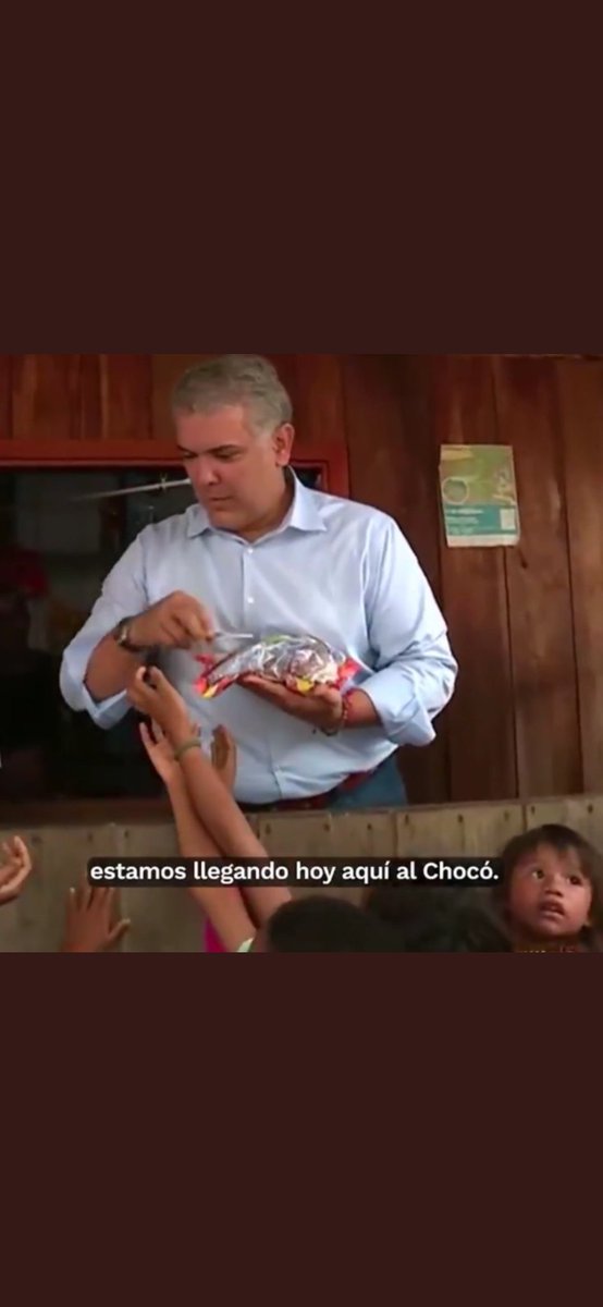 Psigut's tweet photo. Amor el esfuerzo que hace por alimentar a nuestros niños con problemas nutricionales. Todos sabemos que no hay nada más nutritivo que los dulces. https://t.co/di8Z0YzF10