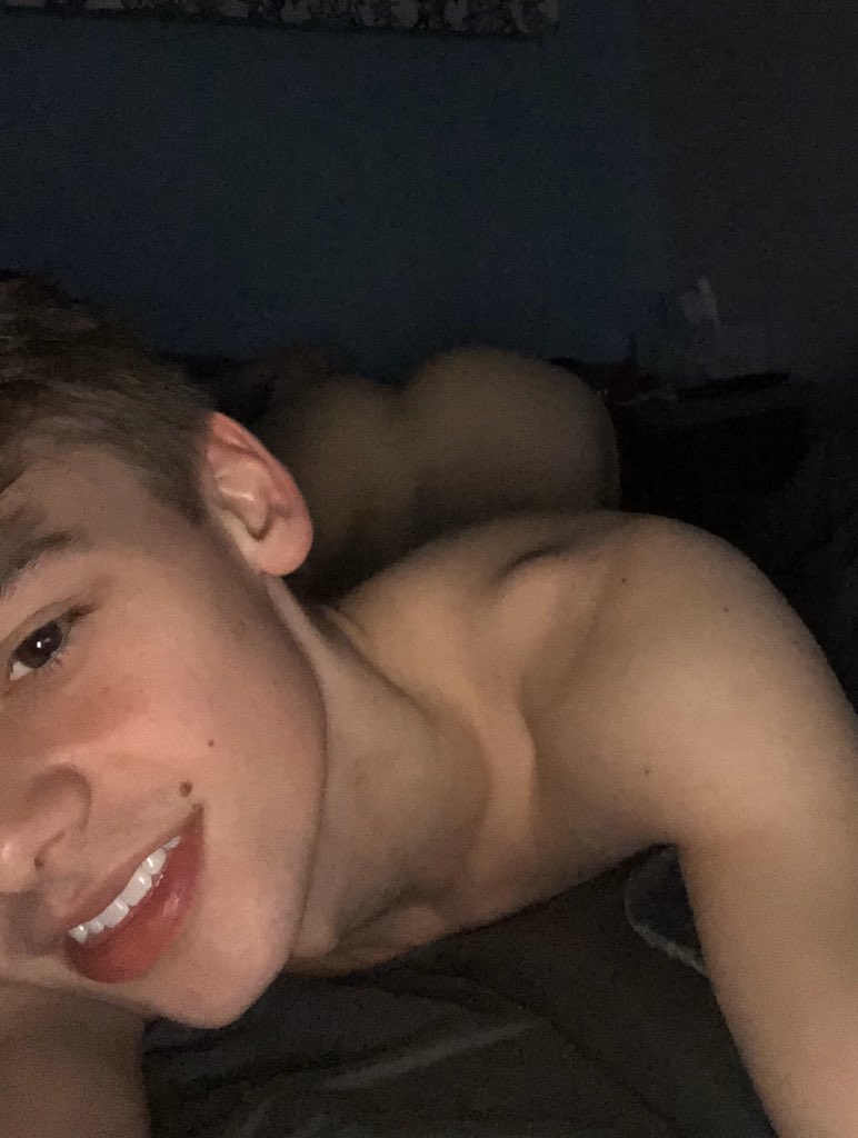PaxtonWardXXX's tweet photo. Who’s gonna hop on top?! 🤤 https://t.co/RKjyzarf9D