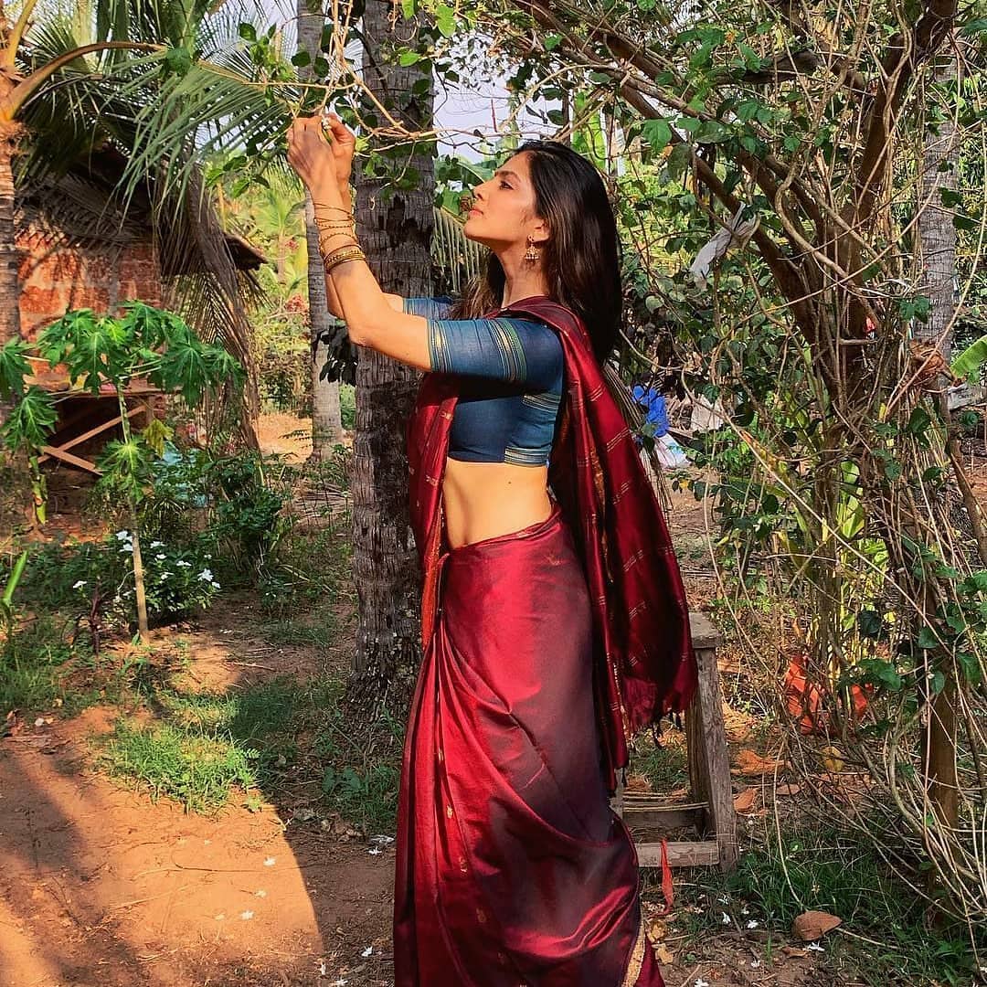 FcMohanan's tweet photo. Traditional ❣️
.
.
.
.
#MalavikaMohanan #Thalapathy65 #thalapathy64update #ThalapathyVijay #Thalapathy #ThalapathyAndDhanushVersion #thalapathy64updatedemand #thalapathy64fltomorrow #thalapathy64flday #thalapathy64fl https://t.co/S3CrZ95Tag