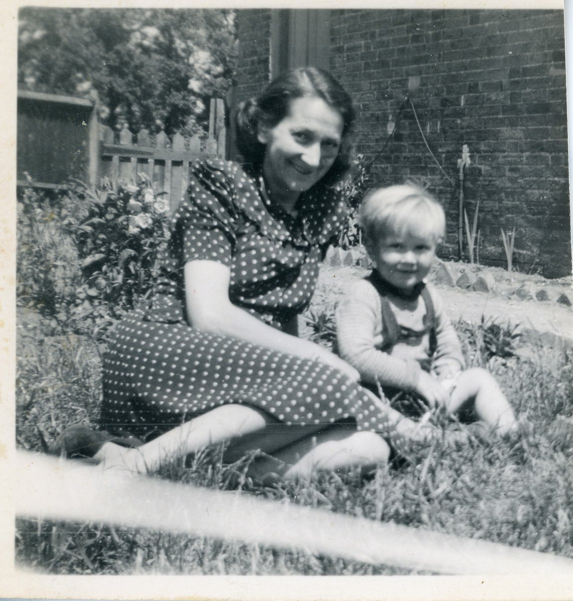 가장 상징적인 기타리스트🎸 #에릭클랩튼 꼬꼬마 시절 클랩튼 전격 공개! 라디오와 함께 꿈을 키운 소년의 아주 특별한 인생 블루스🎶 <에릭...