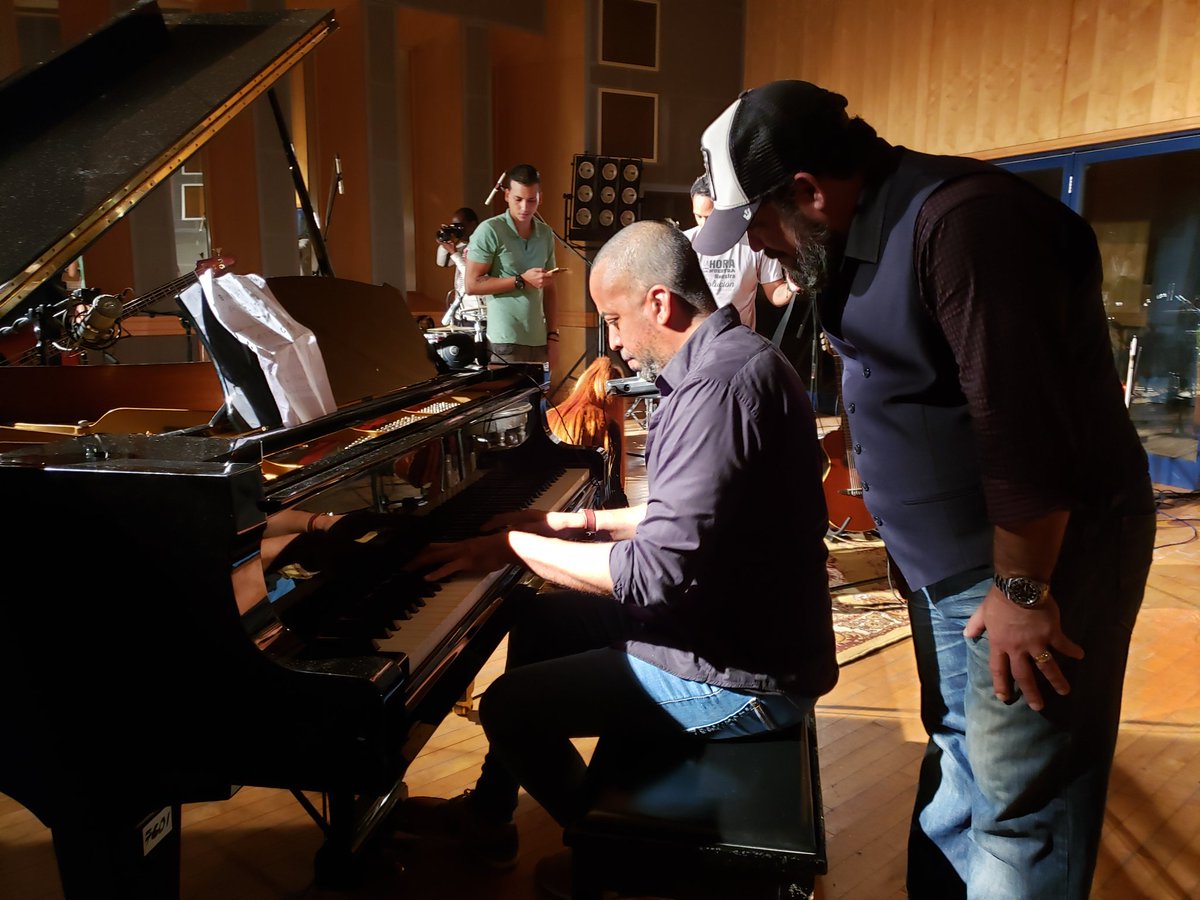 PazosTacoronte's tweet photo. 👉 El que siguió la noticia... pues...
👇Aquí estamos!!! 🤫 Se Graba!
🎼🇨🇺 Ray Fernandez en Estudios de Grabación EGREM
#Musicuba #Egrem #Estudios18 #SeGraba #NuevasPropuestas #2020 https://t.co/Gen3oRU5MY