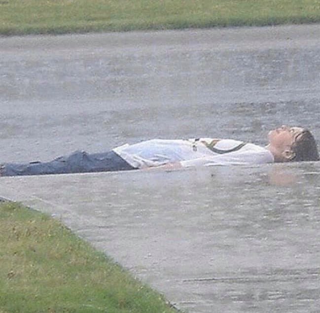 takingbacksatau's tweet photo. *if it means a lot to you plays*
14 year old me: https://t.co/oGMHjuT9Ae