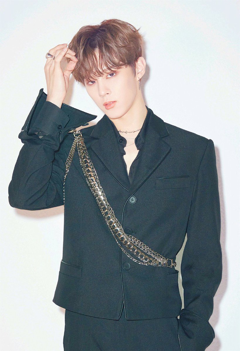 dear_WOOSEOK's tweet photo. 뭘 원해?
꽃을 원한다면 매일 밤 너의 잠자리에 깔아줄게
보석을 원한다면 네 눈동자보다 큰 것을 빼앗아줄게
나라를 원한다면 어딘가의 왕국을 갖게 해줄게
널 위해서는 뭐든 해줄 거야
그러니까 어딘가에서 둘이��만 살자

몽환전설, 타치가와 메구미 https://t.co/ZQSZxKPz9N