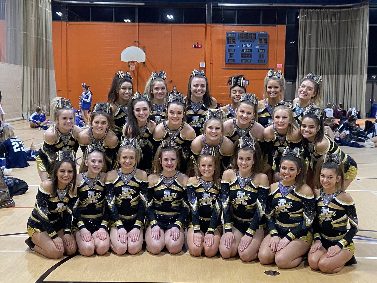 TBoltCheer's tweet photo. 6th place out of 24 teams today and we HIT ZERO!!!! So proud of our Varsity Lady T-Bolts and their hard work! 💛🖤⚡️#LST20 #TFF https://t.co/tqlniLNFG5