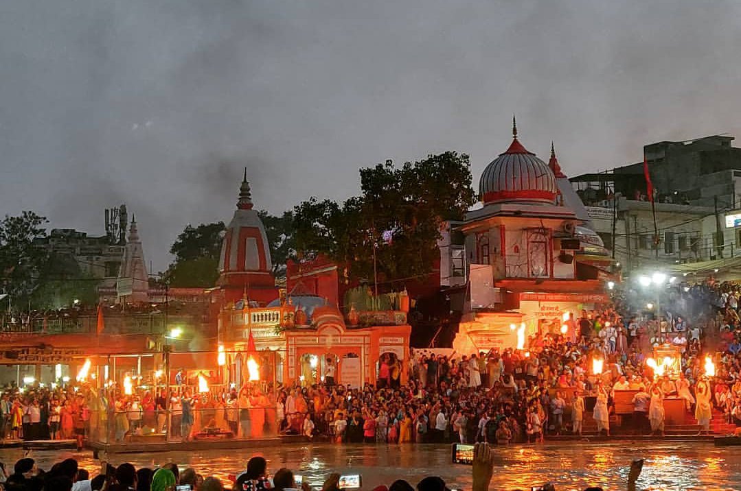 #BhagavadGita 2.48: Perform your duty equipoised, abandoning attachment to success or failure. Such equanimity of mind is called yoga.
#Krishna #Gita #Gitashloka #Geeta #Karma #Yoga #Lohri #Lohri2020 #MakarSankranti #Meditation #Mindfulness #Vedanta #Om #ashtangayoga #Vegan