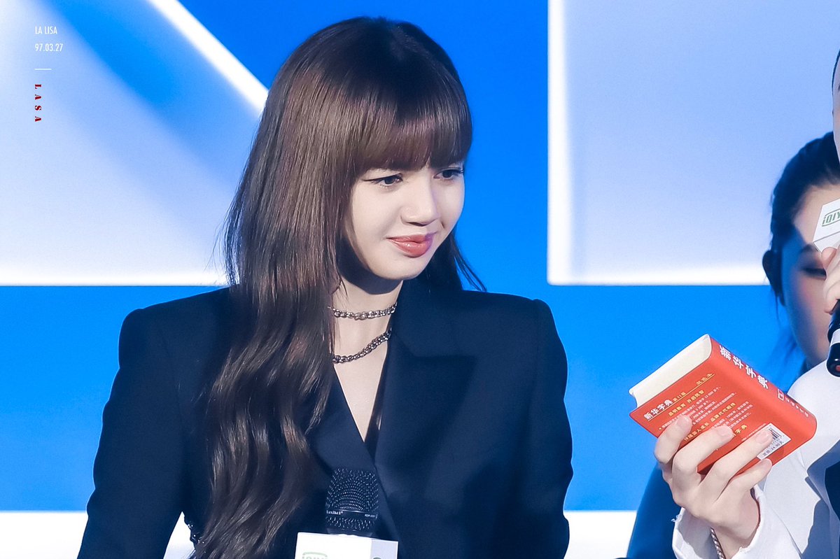 LASAforLISA's tweet photo. #블랙핑크 #BLACKPINK 
#리사 #LISA #リサ

200109 🤣 https://t.co/PJe9lmawtX