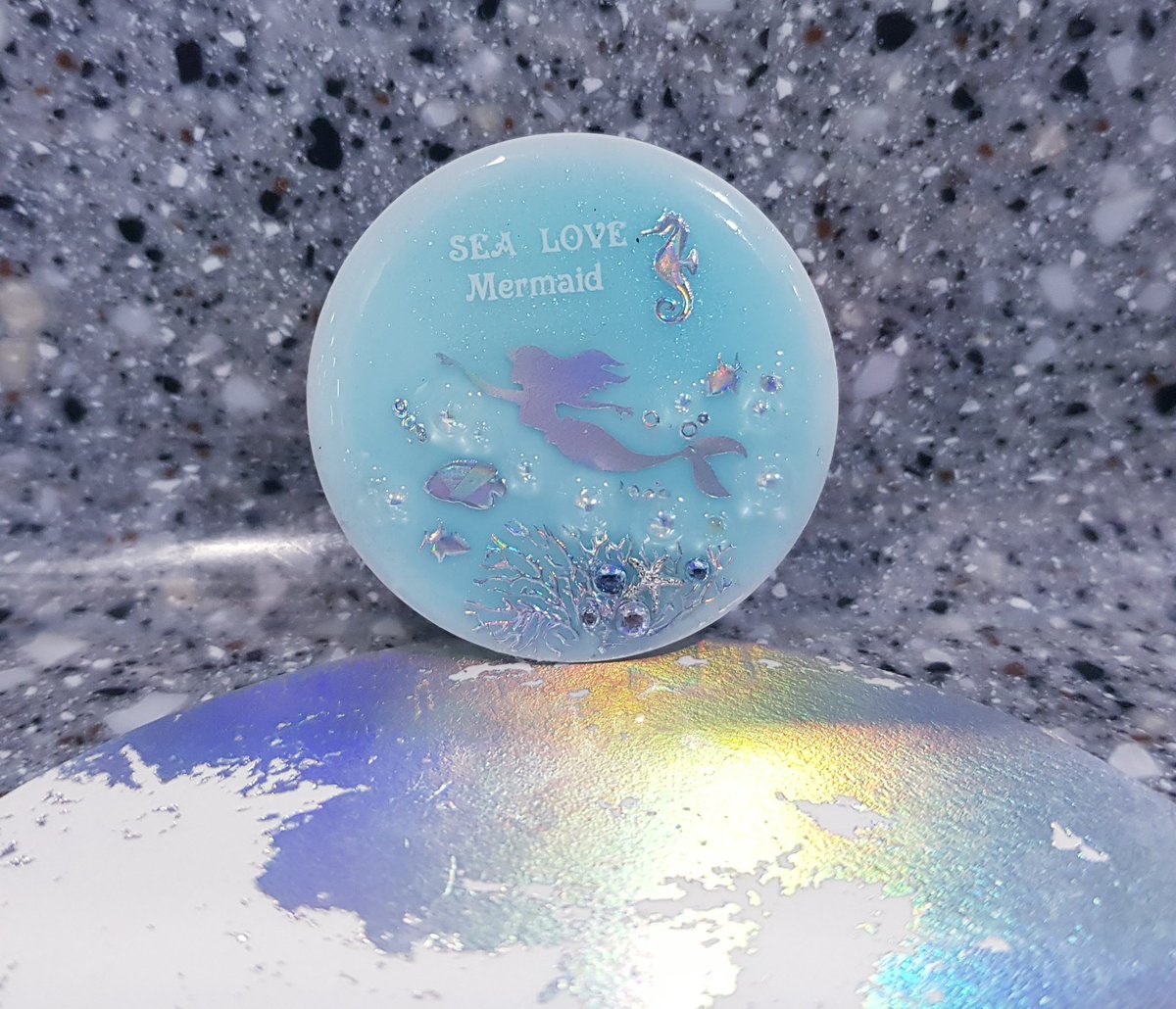 #蓄光 #レジン専用カラー  #catalyst  #アトリエほのかた #glow
#LumickColor #ResinColor
#인어
#그립톡 #携帯電話アクセサリー
#Mermaid #Sea #Blue 
#fairytale #바다
#人魚 #ブルー #魔法 
#マジロラ #魔法雑貨店
 #핑크밍크
#레진공예 #ハンドメイド 
#handmade 
#uvレジン #アクセサリー