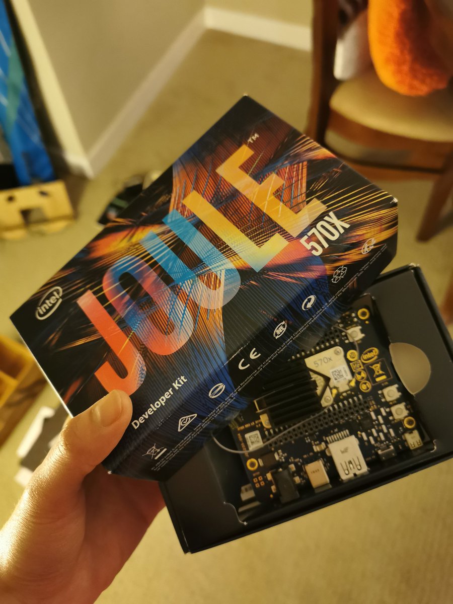 KittyArtPhysics's tweet photo. Oh... This makes me sad. Should I bring it to my new home? Anyone still wants old hardware like this? @intel #joule https://t.co/9mcVBOF27V