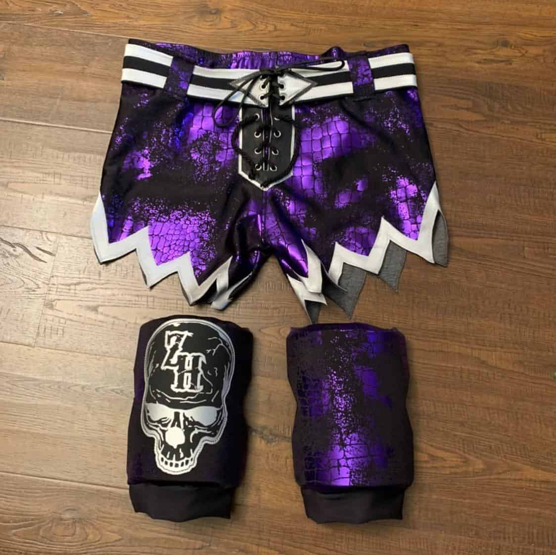 zhendrixbrand's tweet photo. New year mean new gear right? Been waiting awhile to show off this beauty, what are your thoughts? Thank you @BreakKnyteCRT for my amazing new gear!
#outlaw #chaos #nomad #newgear #prowrestling #indywrestling #alwaysreadyforafight #journey #staytuned #celebrateprowrestling https://t.co/NEh1CZm27Z