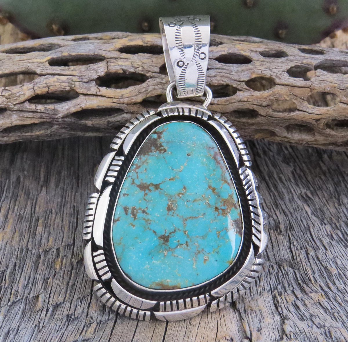 KokopelliTrade's tweet photo. Bold, Beautiful & Dramatic! Large Royston Turquoise Navajo Pendant
#etsy shop #etsyUSA #roystonturquoise #turquoisependant #turquoisenecklace #buyauthentic #turquoiseobsession #freeshippingUSA https://t.co/joojztUYpj https://t.co/W7lTD6axEr
