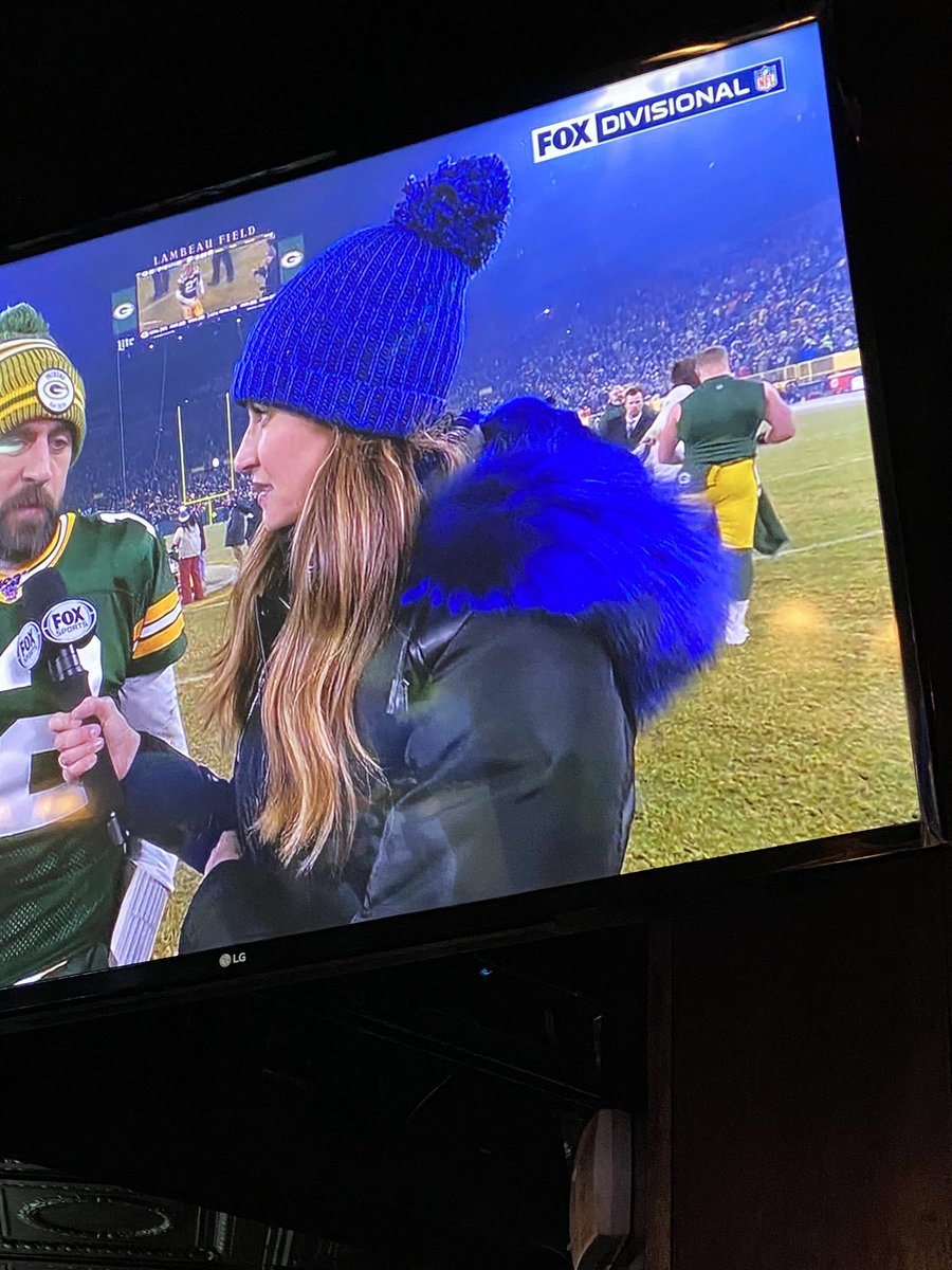 bigtimebets777's tweet photo. Is no one else upset that @ErinAndrews killed Sonic the Hedgehog and is now wearing him as a coat https://t.co/OEhPW9bV7V