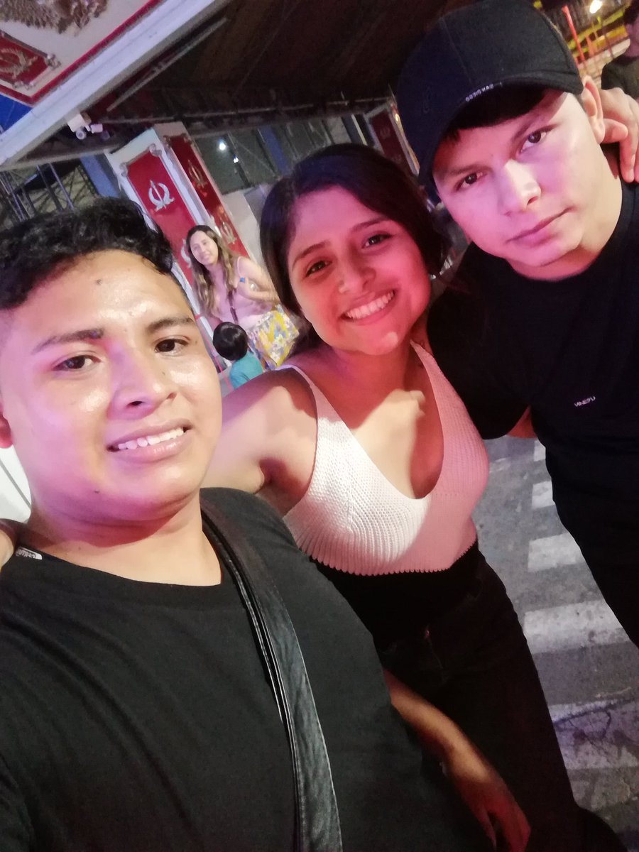 MireyaCano14's tweet image. 3 historias diferentes, una sola meta 🎓💛.
#3RM
#Tesis