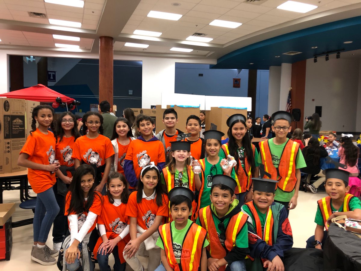 pvelar01_JCE's tweet photo. Thank you Robotic Knights for stopping by and wishing our team good luck! #SISD_ROBO #TeamSISD @Robotics_IES https://t.co/xTCrNi5pB2