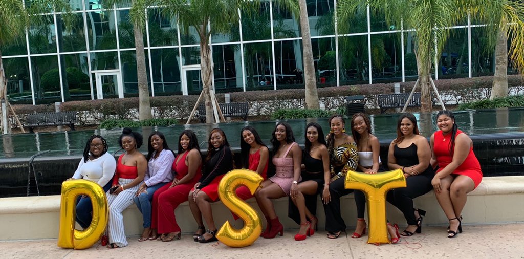 young_sizzle23's tweet image. ...the best of business❤️❤️ #J13Loading