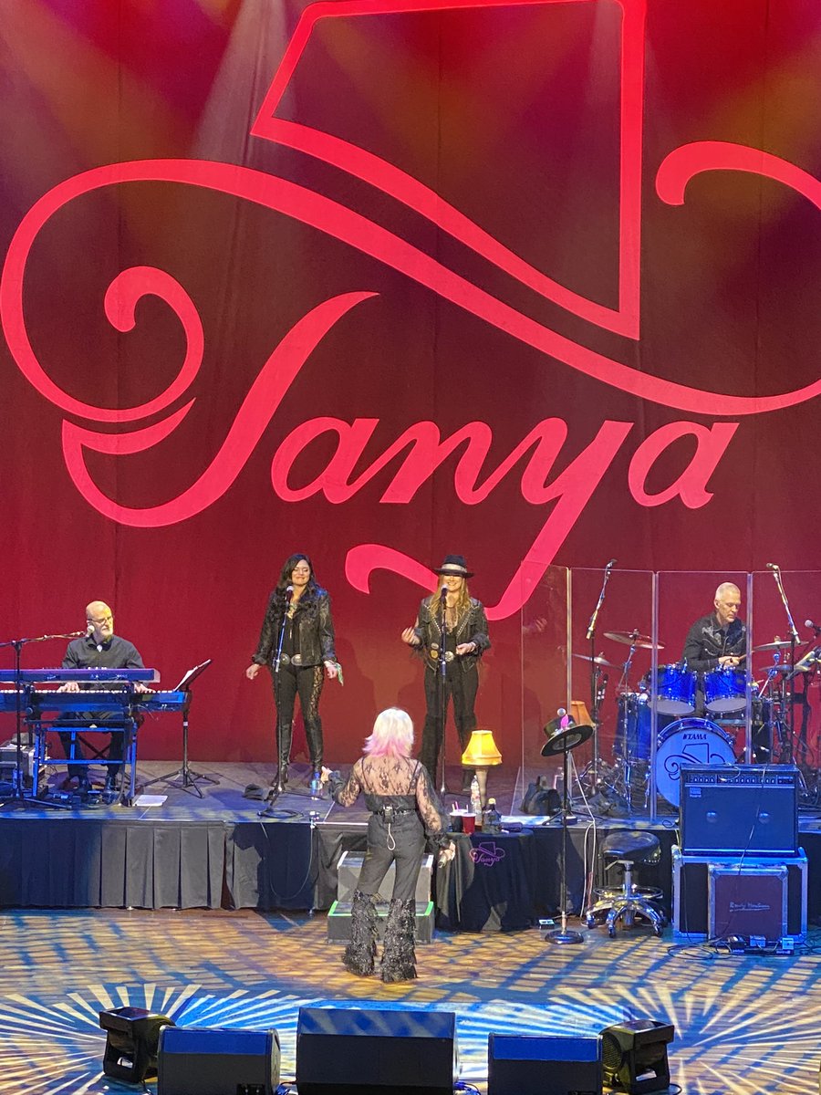 kimrosamond's tweet image. Old school is the best school #tanyatucker #rymanauditorium #deltadawn