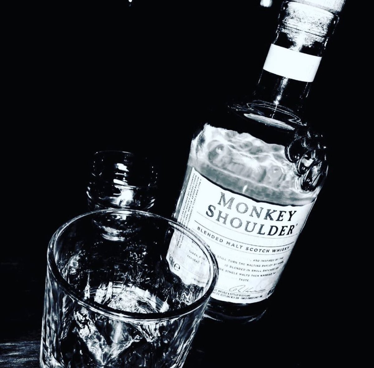 wallace_wb's tweet photo. Never a boring Sunday ⚡️ #whiskylovers #whiskynights #mxcity #cdmx #barlife #monkeyshoulder #finetunes https://t.co/05UJ1VvH2y