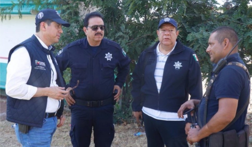 GochiLino's tweet photo. Arreglos de altura en Churumuco Michoacán entre autoridades y los que mandan en la región @MICHOACANSSP  @GN_MEXICO_ @SdeGobMich @FiscaliaMich @Silvano_A
#MichoacanSeEscucha https://t.co/kg7TxAox98