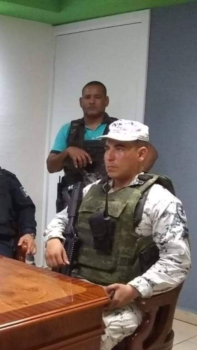 GochiLino's tweet photo. Arreglos de altura en Churumuco Michoacán entre autoridades y los que mandan en la región @MICHOACANSSP  @GN_MEXICO_ @SdeGobMich @FiscaliaMich @Silvano_A
#MichoacanSeEscucha https://t.co/kg7TxAox98