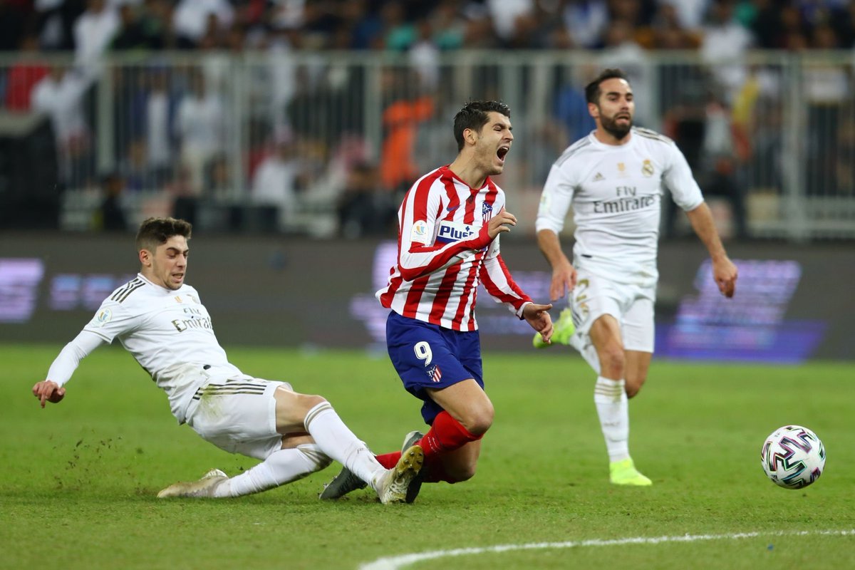 daanveers's tweet photo. Second picture wouldn't have been possible without the first one!
One of the greatest tactical tackles of all time! Fede Valverde keeps rising so does the Real Madrid under Zidane! 🔥🔥 https://t.co/ZEhxWvk6oS