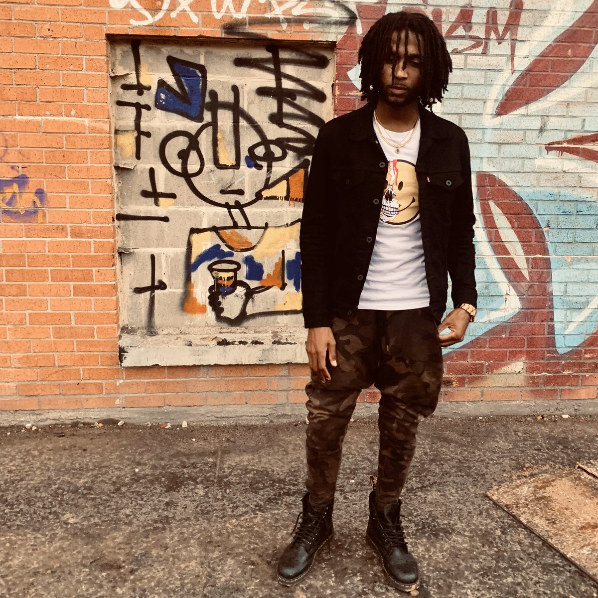 ImRobNorman's tweet photo. ⚡️SOUTHSIDE ROB⚡️
#Misfit video ft. @starshippppp
Coming to you at light speed✨🛸
You will love it and understand my story more and more💕🖤🌎🔥🔉
#OGMG #RobNorman #HTown #LA https://t.co/c6XiRivWBy