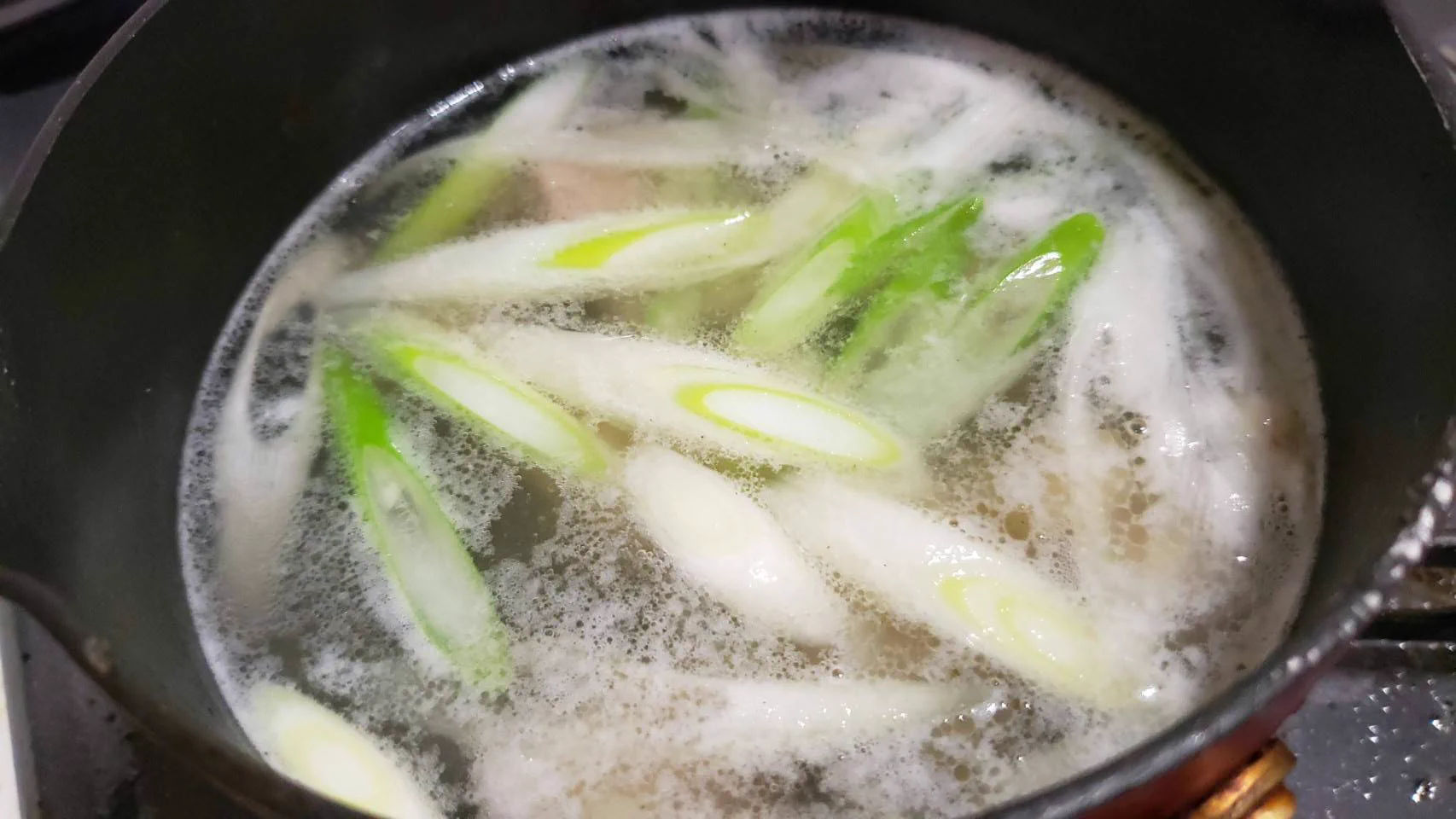 風邪を引いた時や胃が疲れている時におすすめ！とっても美味しい「塩親子うどん」のレシピ！