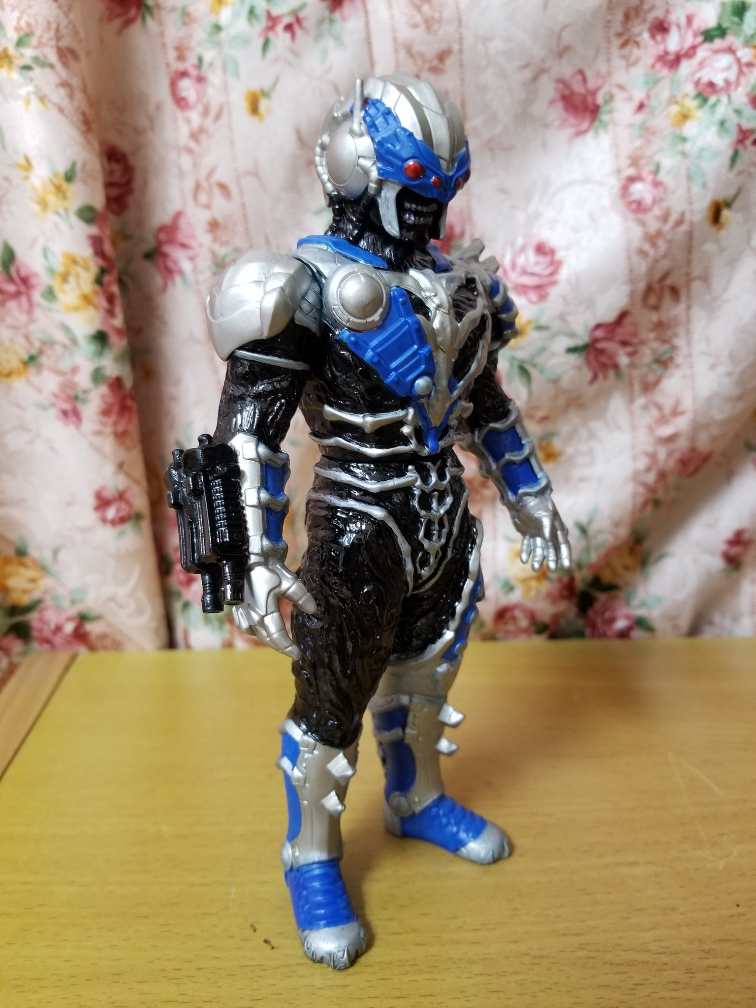 ゼボルドs ゼボ ガピヤ星人アベルが完成 ウルトラマンタイガ第6話に登場したサデスの弟 リペイントをして銃をプチ改造しました 少し塗装が雑になりましたが個人的に頑張った方かなと思います ガピヤ星人アベル ウルトラマンタイガ ソフビ改造