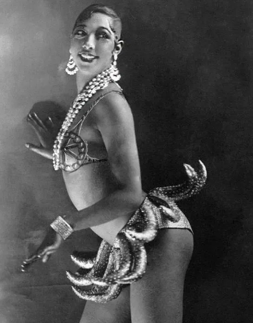 昔の風俗をつぶやくよ 美しき女スパイ ジョセフィン ベーカーは米国出身のダンサー兼ジャズ歌手 1937年にフランス市民権を獲得しますが その後フランスはナチスドイツに占領されてしまいます 彼女は立場を利用しフランスの為諜報活動を開始 秘密情報