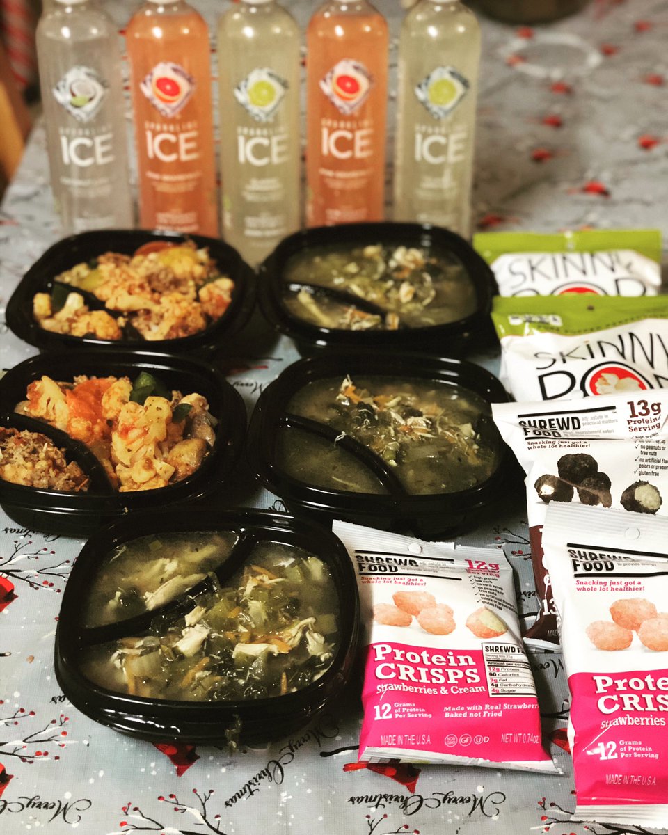 JustmePeanut972's tweet photo. Ready for the week. Homemade chicken soup&amp;low carb casserole. #snacks @shrewdfoodco &amp; @theskinnypop #icewater @sparklingice #soup #chicken #kyle #leeks #onions #greenpeppers #goodfat #keto #ketolife #day13-17 #100daysofketo #forty1.0 #eating #eatingrightlivingright #bloggerlife https://t.co/LdvmeKCy9Q