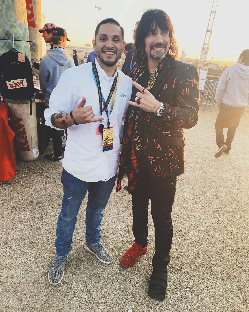 vinnnyam's tweet photo. Yesterday I met the @RAWLIFE247 owner/creator #JoshKesselman at the @errlcup. Wanted to meet this humble being 4 awhile, his start and current position in the #cannanbis field is ridiculous🤘🏼🤙🏼 #Onlythestart #raw #rawlife #ErrlCup2020 #weed #rollup #rawsonly #nochalk #rolemodel https://t.co/xJ2cjUMjVQ