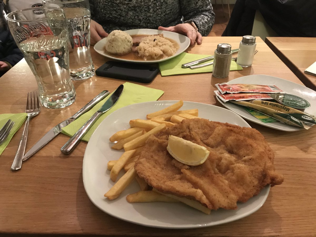 sarahrainbow87's tweet photo. Day one: Food and history https://t.co/RCz7fPwrrA