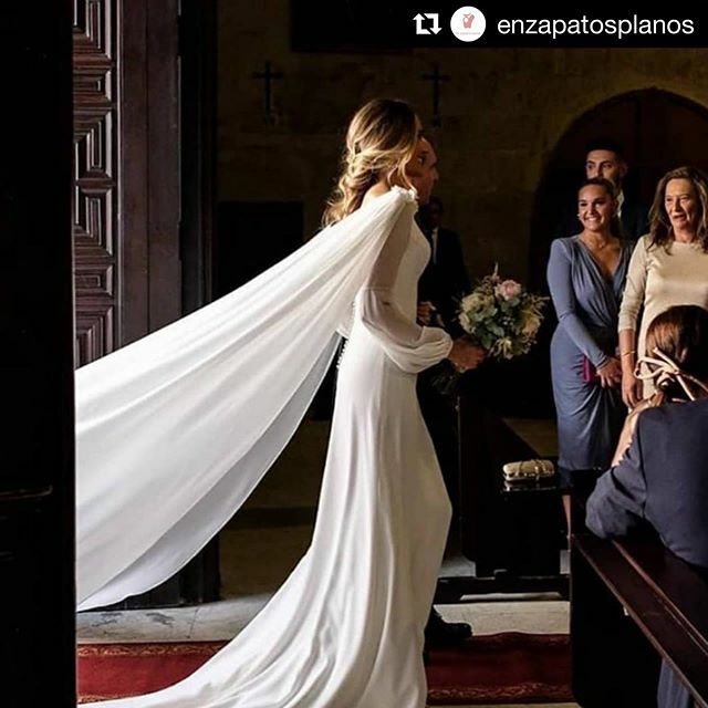 TheHintRegistry's tweet photo. Look at that incredible silhouette via @enzapatosplanos .
.
.
#wedding #weddinginspo #weddinginspiration #weddingdress #weddingdressinspiration #whatanentrance #bride #registry #thehintregistry #thehibtregistrynz #weddingregistry https://t.co/EGrb8aYIrG https://t.co/aseyZG0LIM