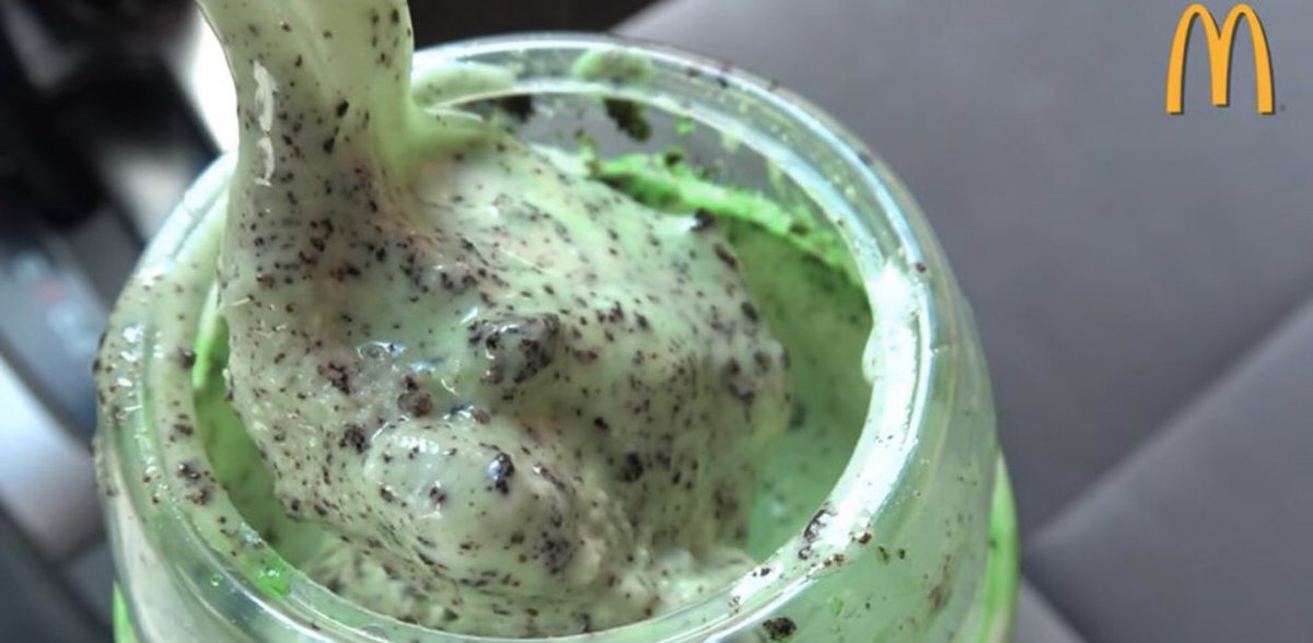 jeannasavage4's tweet photo. McDonaldโs Oreo Mint McFlurry #PerfectionIn4Words https://t.co/hL2KYWoyPO