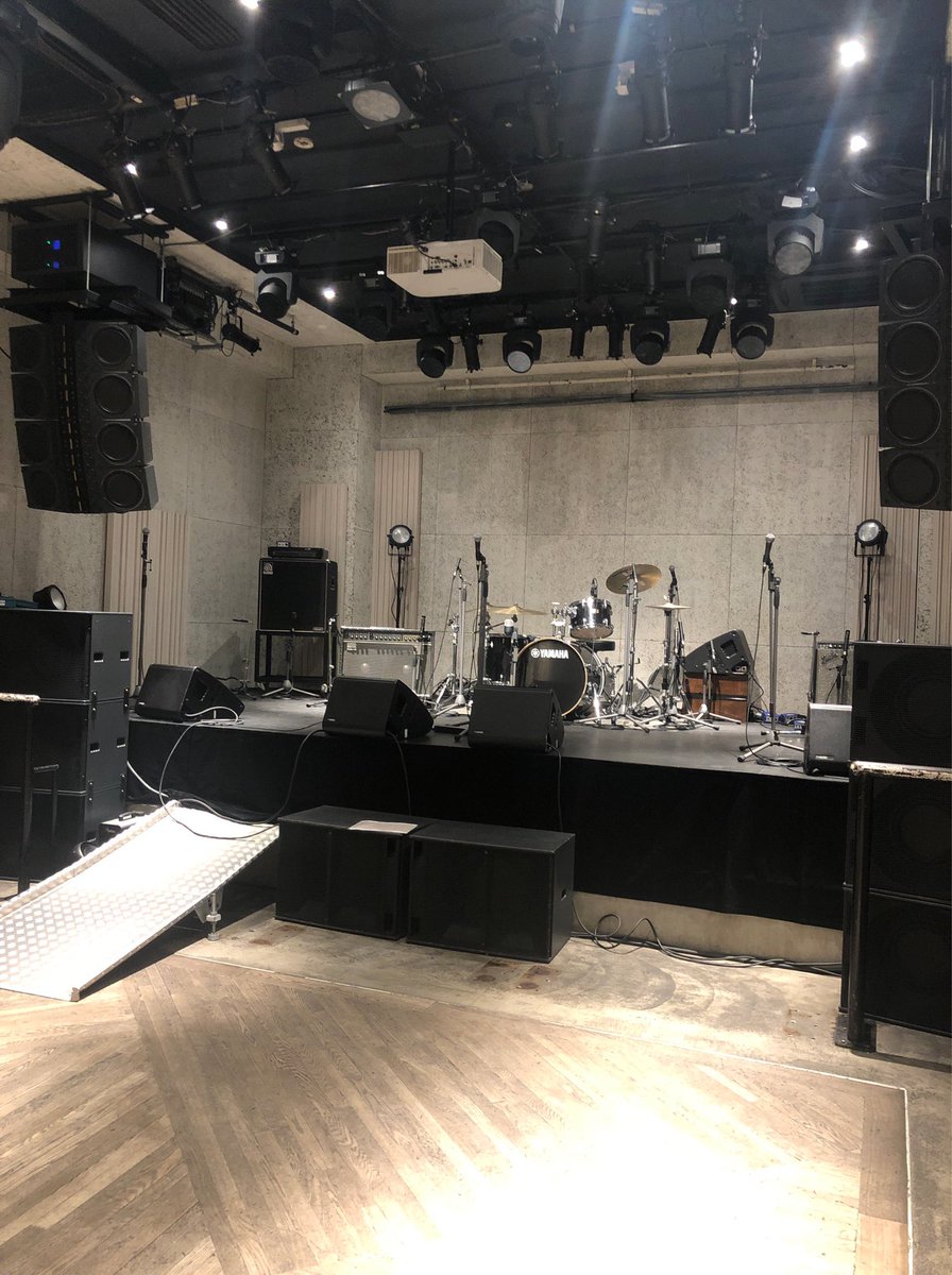 meta_kymn's tweet photo. 本日、表参道WALL&WALLでのSHOWでございます。我々ORBITERAの面々はオシャレ地獄の表参道には馴染めず、一旦下町に避難します。また今夜。本日一律1,000円の大特価のお祭りでございます。#orbitera #オルビテラ https://t.co/kVHRQ31Dar