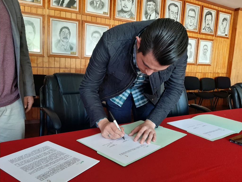 haz_que_fluya's tweet photo. Agradecemos a @VJA_Edomex por la firma del convenio conjunto con el cual, realizaremos reforestaciones y haremos jardines de descanso para las abejas y otros polinizadores en todo el Estado de México.

¡Juntos haremos que las cosas fluyan!
¡Gracias!
🐞🦋🐝🌲🌳🐍🐆 https://t.co/GHquvceiam