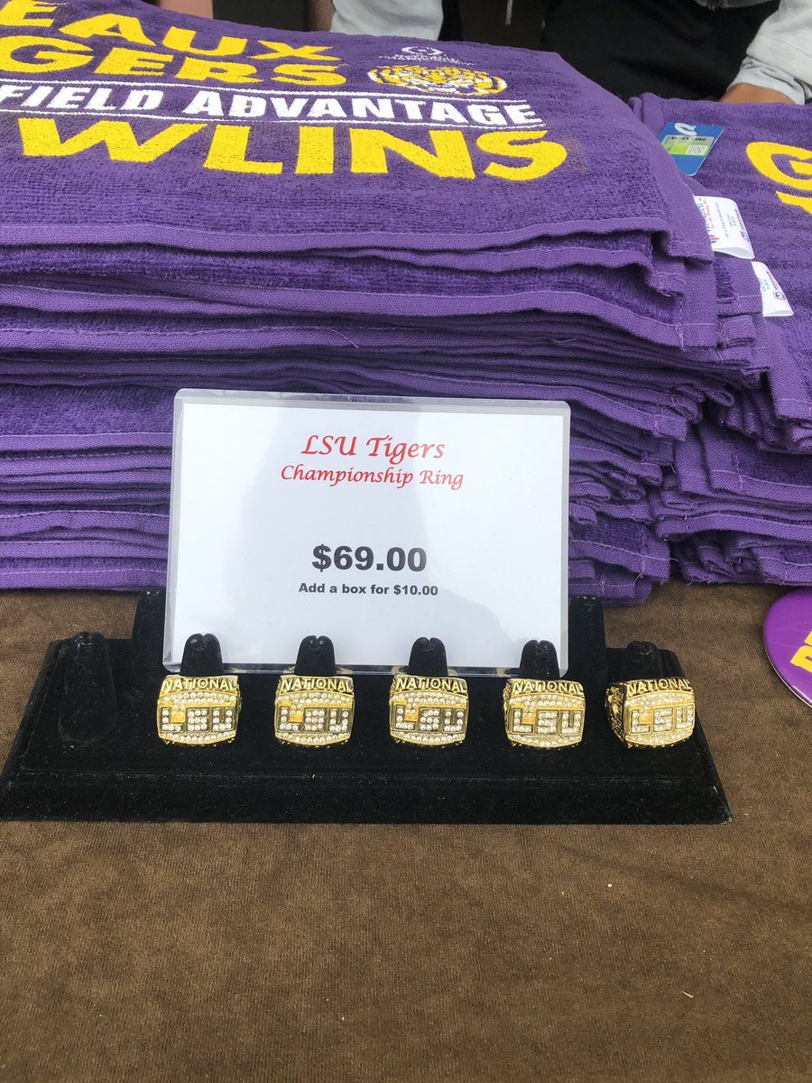 schneller617's tweet photo. They already selling champ rings! π€―π€¦πΌββοΈπ€·πΌββοΈ #lsu #NationalChampionship #lsuring https://t.co/Azh1MS1Zvf