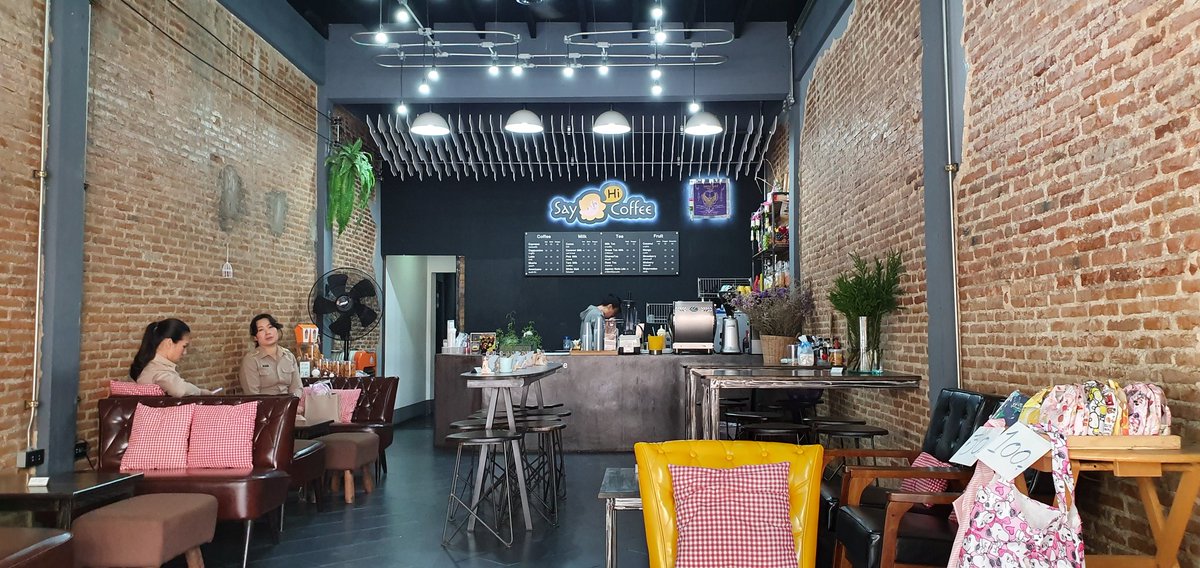 noruc1's tweet photo. #saulecker Kaffee in Chiang Mai. Hervorragend gute Röstung, mild zu Beginn, herzhaft kräftig nussiger Abgang. Kaffeeschaum gleicht einem abstraktem Gemälde, alles liebevoll hergerichtet. Ein Fest fürs Auge. Kaffeeliebhaber sind hier gut aufgehoben. https://t.co/KgaJpojhWs
