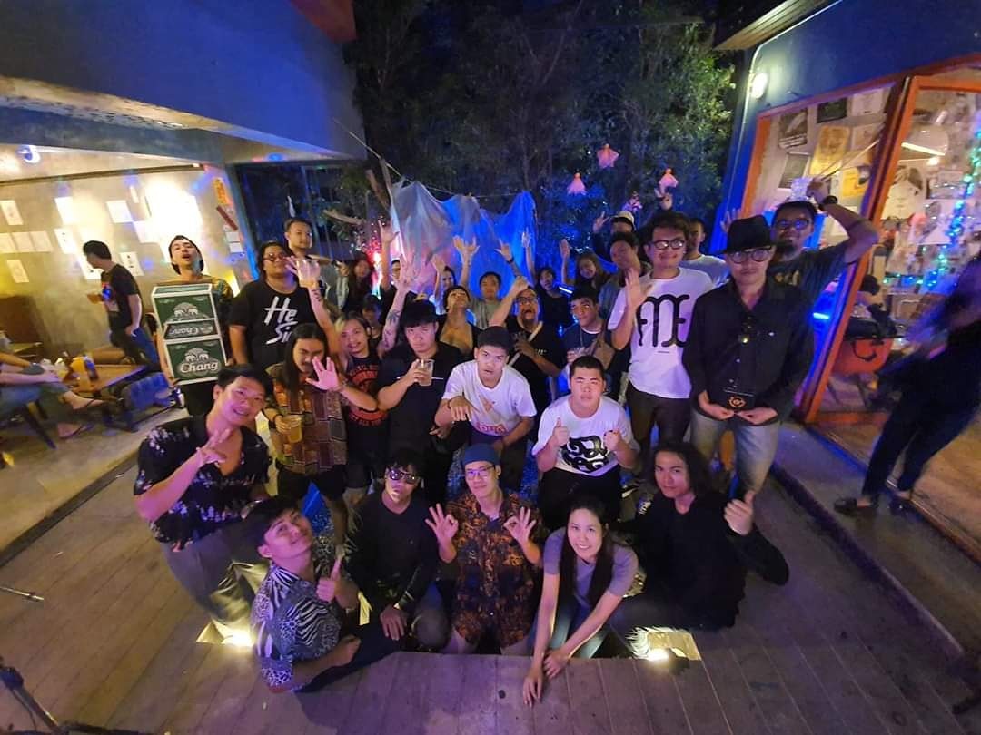 Harmonic_Dist's tweet photo. หลุมมหัศจรรย์ @ #GrafikCafe
ไว้พบกันไหม อุดรยังอีกหลายอย่างที่ยังไม่ได้กิน
#HeSick
#Jeebbs
#HarmonicDistortion
#JohnUbaht
#concert #babyrock #อุดรธานี https://t.co/OMtcF0VBNv