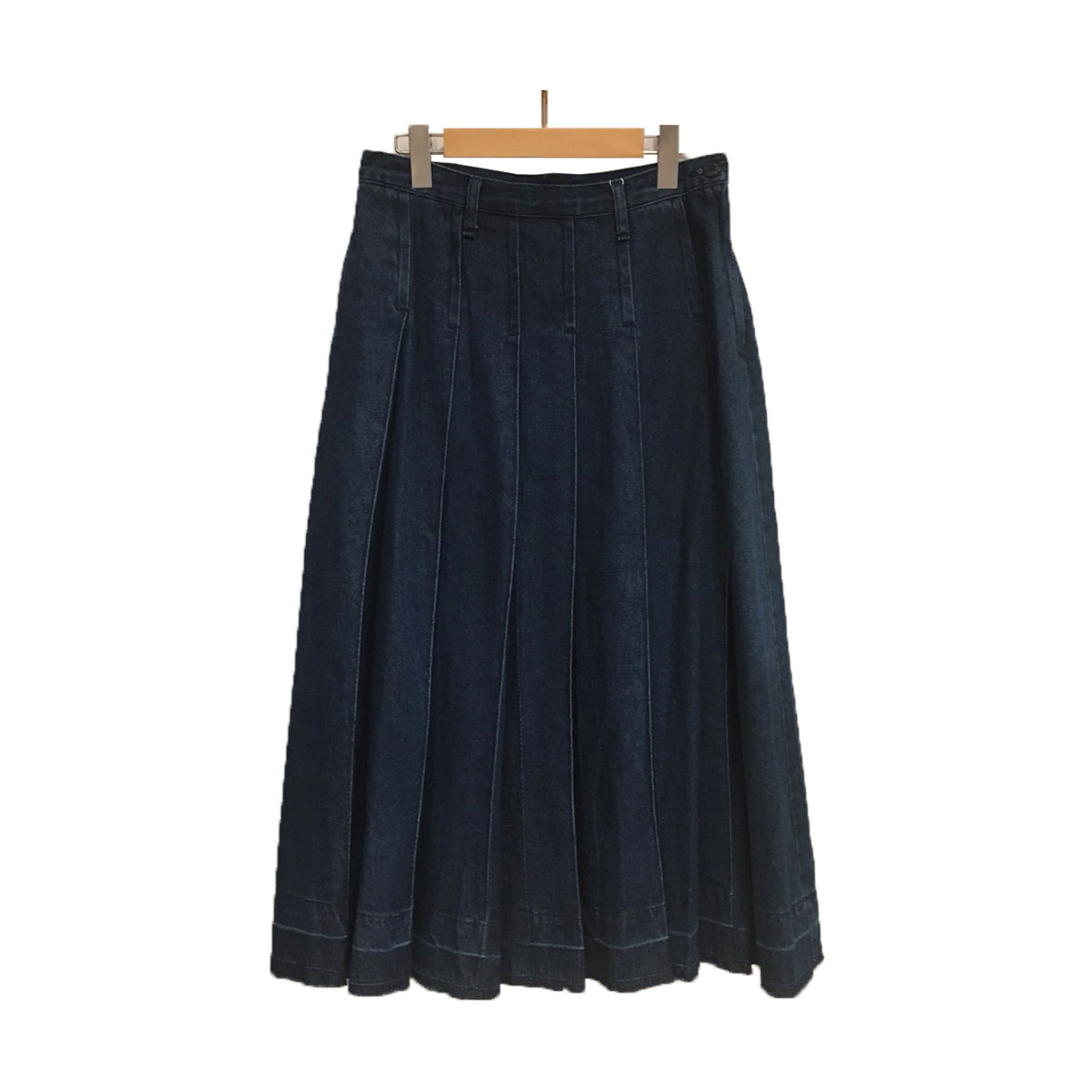 evoluir2002's tweet photo. 『#LookLookbook』
□Né-net: ガンジーニット/navy
□Shigesato Yanase:ハジマリ シャツ/wht
□Né-net:foldデニム/navy
前のみにタックプリーツがデザインされたロングスカート
#evoluir #selectshop #金沢市 #静岡市 #ネネット #vest #デニムスカート #shigesatoyanase #ハジマリ #ハジマリシャツ https://t.co/I1myrebwCn