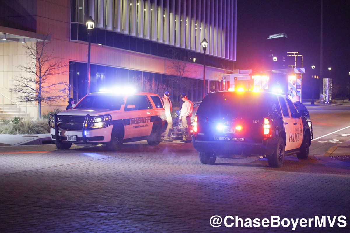 newsphotogchase's tweet photo. #BREAKING A Lubbock Co. Sheriff’s deputy in town for the fallen Lubbock officer at the Tarrant County Medical Examiner’s Office was uninjured after a driver crashed into the back of their patrol car while they were stopped at a stop sign near Downtown Fort Worth. @MVSDFW #MVSDFW https://t.co/aw87HG5K2W