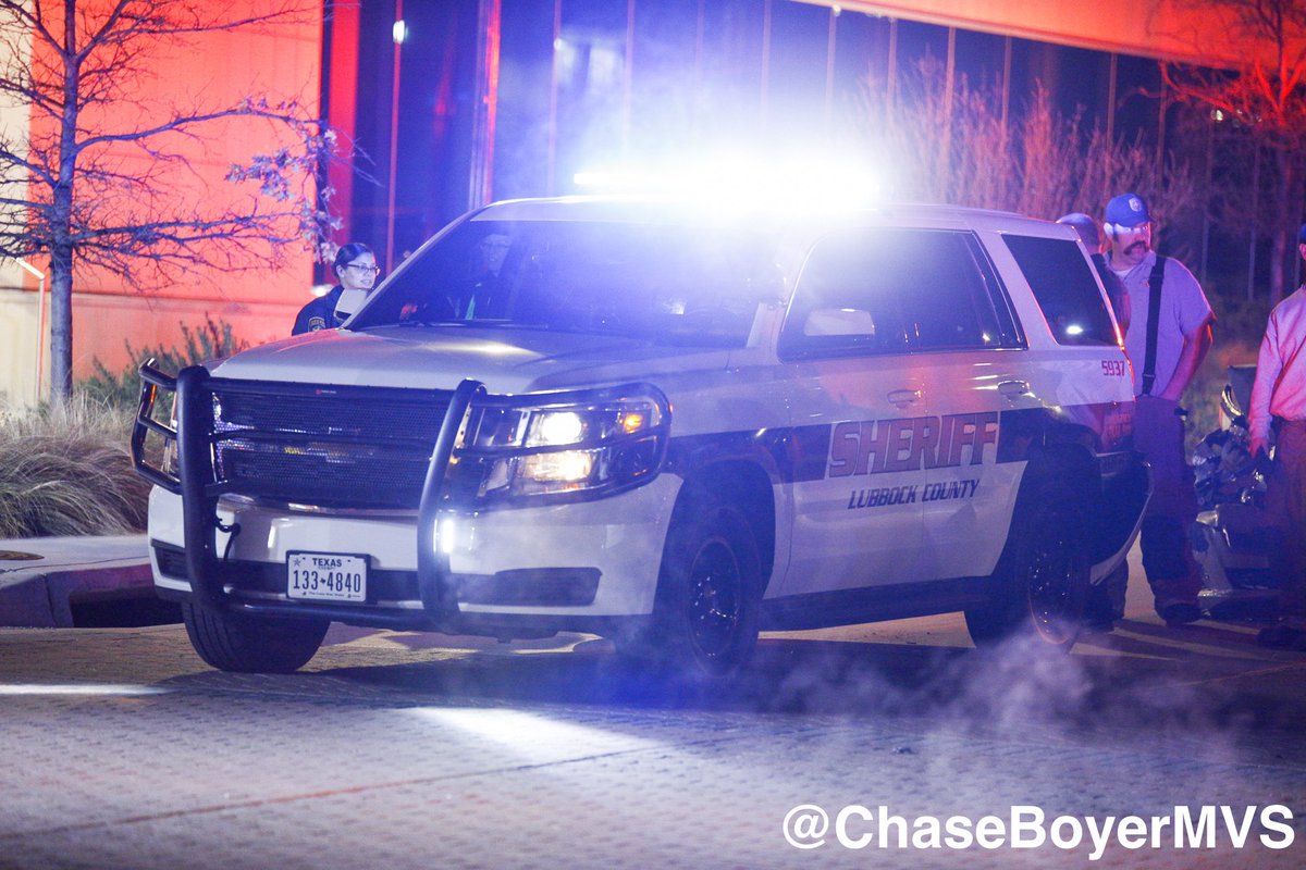 newsphotogchase's tweet photo. #BREAKING A Lubbock Co. Sheriff’s deputy in town for the fallen Lubbock officer at the Tarrant County Medical Examiner’s Office was uninjured after a driver crashed into the back of their patrol car while they were stopped at a stop sign near Downtown Fort Worth. @MVSDFW #MVSDFW https://t.co/aw87HG5K2W