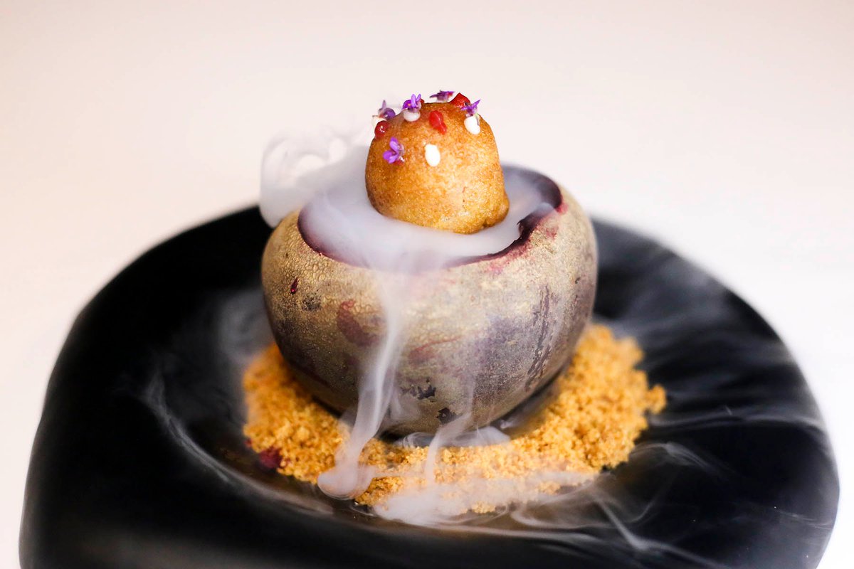 🍰 RED VELVET 2.0 🍰

Hoy estamos en Madrid Fusión para participar en la final del concurso ‘Bocados con queso’ de Chef Lactalis , a la que pasaron solo 5 de todas las propuestas que se presentaron. Luego os contamos si hay premio, pero pase lo que pase... ¡Orgullosos! 💪🏻