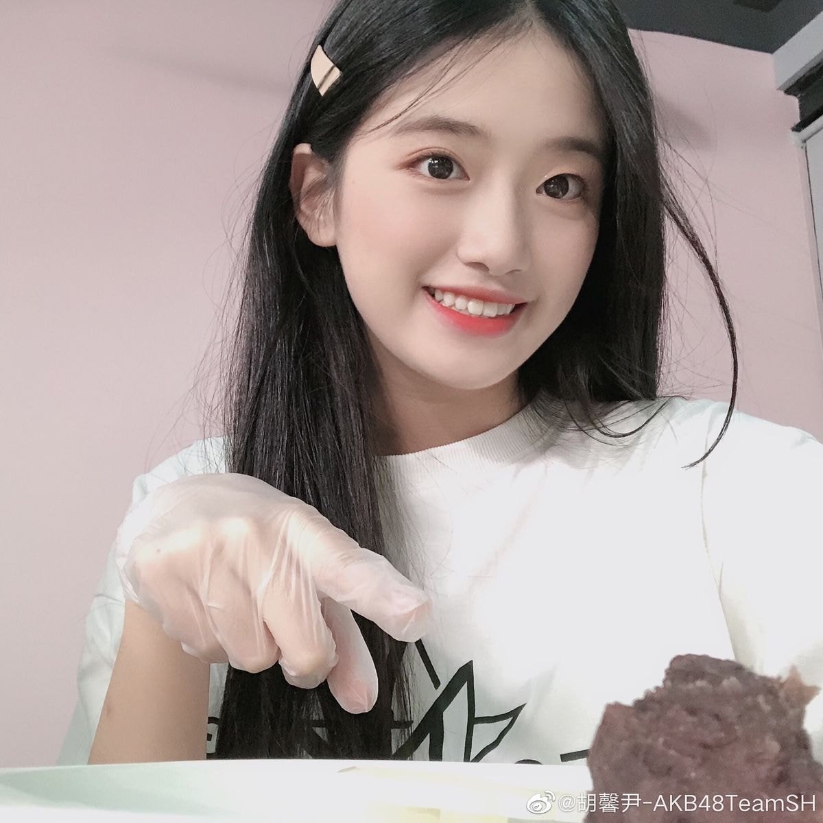 QQFAN2020's tweet photo. Name : Hú Xīn Yǐn
Birth : 2001.12.19
Group : AKB48 Team SH
Favorite Artist : BTS, SHINee, BLACKPINK 
#HuXinYin https://t.co/Q9FZqTbhwK
