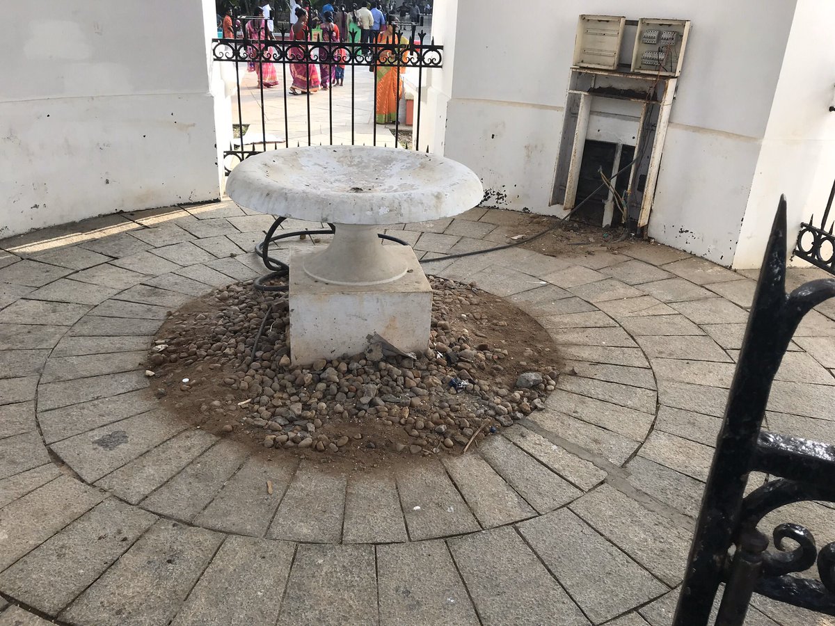HemantMurkoth's tweet photo. This is Puducherry’s landmark monument and it is sad to see its current dilapated state. What does it take to give it a fresh coat of paint? The open electrical system inside is shocking as well. Can’t we please restore this monument with a simple facelift? @thekiranbedi https://t.co/wiCgdQ0cbR
