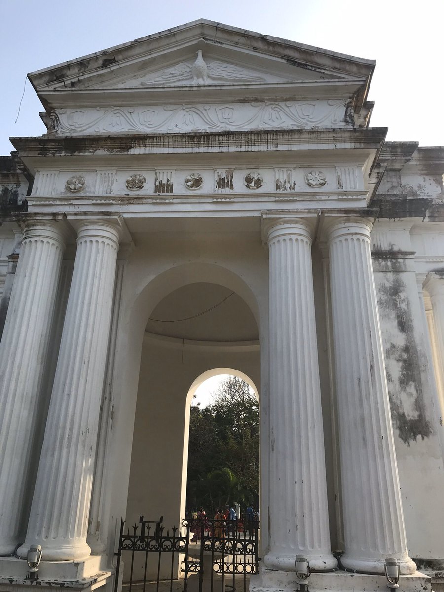 HemantMurkoth's tweet photo. This is Puducherry’s landmark monument and it is sad to see its current dilapated state. What does it take to give it a fresh coat of paint? The open electrical system inside is shocking as well. Can’t we please restore this monument with a simple facelift? @thekiranbedi https://t.co/wiCgdQ0cbR