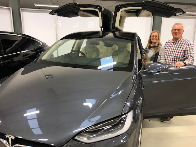 azulefinance's tweet photo. Starting the new decade with style… Another happy Azule customer picking up his @Tesla Model X to be financed over 5 years. Talk to Azule & see what we can do for you
#azule #affordingcreativity #teamazule #tesla #modelX #dealoftheday #dealofthedecade #newcar #happycustomer https://t.co/pl8kIcT2fd