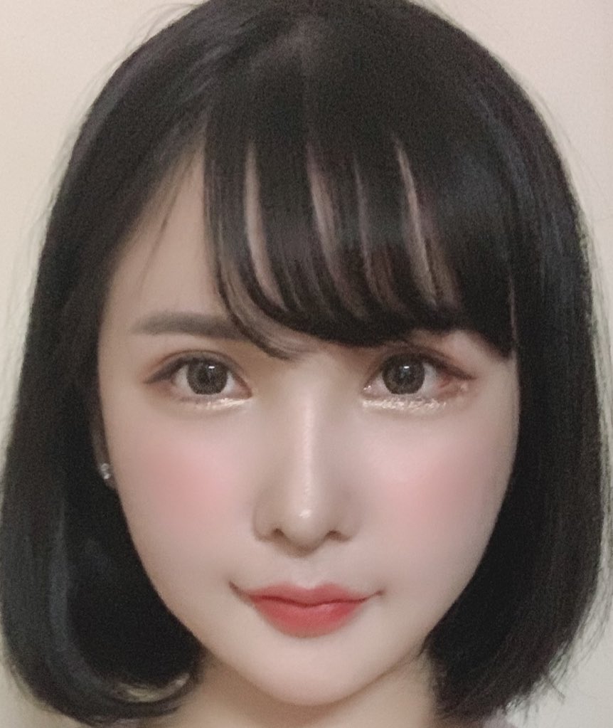 左右非対称の目 同じメイクで撮っているのですが前髪の分け目で顔の印象がこんなに変わります 私は目の左右非対称が酷く写真右側の目の方が目も眉も上にあります 目の左右非対称が激しく中顔面が長い人は目と眉の位置が下の方に分け目を合わせ 左右非対称の目 同じメイクで撮っているのですが前髪の分け目で顔の印象がこんなに変わります 私は目の左右非対称が酷く写真右側の目の方が目も眉も上にあります 目の左右非対称が激しく中顔面が長い人は目と眉の位置が下の方に分け目を合わせ
